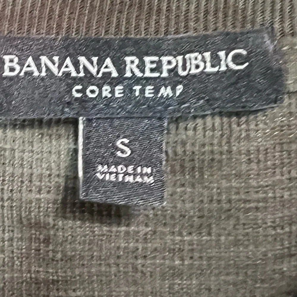 Banana Republic Core Temp Henley Olive Green Waffle Knit Long Sleeve Pullover